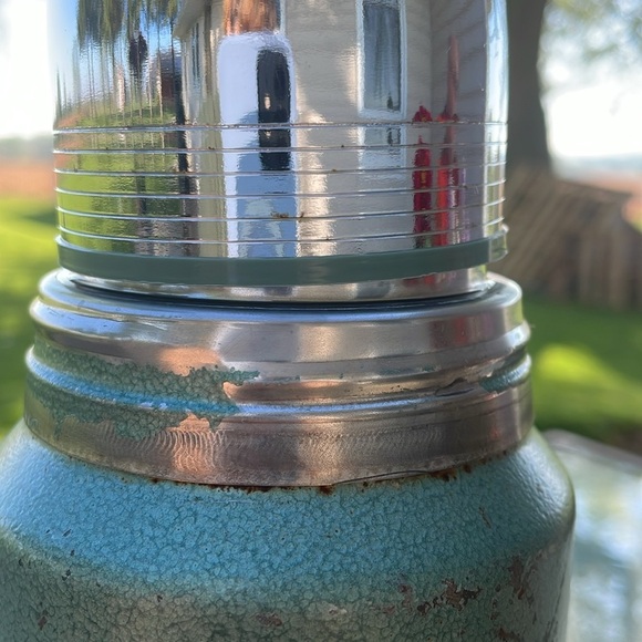 Vintage Stanley Aladdin thermos. Green with handle. Chrome lid and base. Quart - Picture 16 of 16